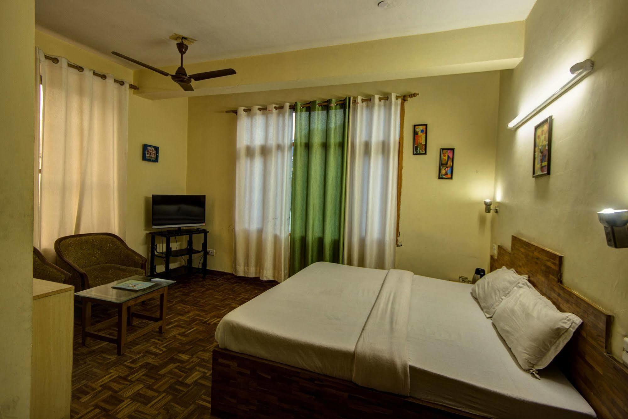 Kalinga Grand Hotel Манали Экстерьер фото