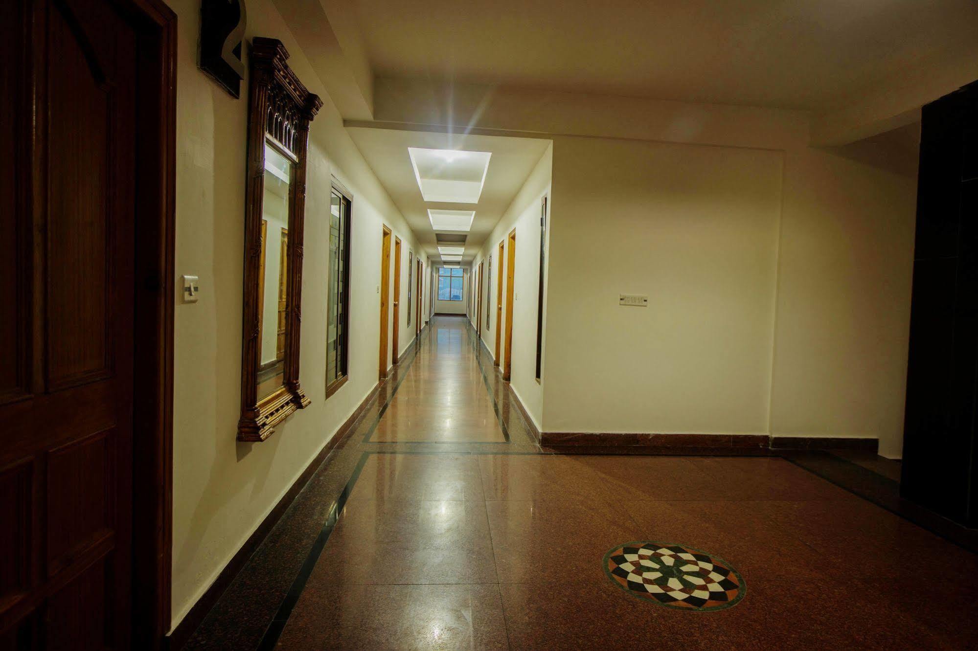 Kalinga Grand Hotel Манали Экстерьер фото